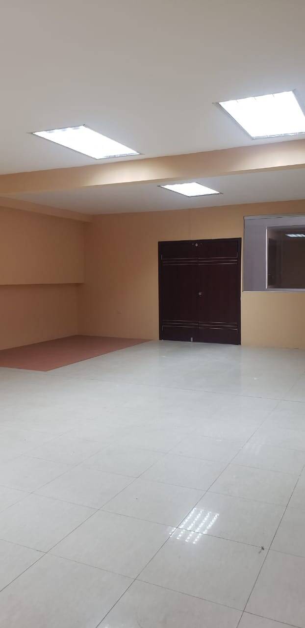 Arriendo Local Comercial En Av. Carlos Julio Arosemena