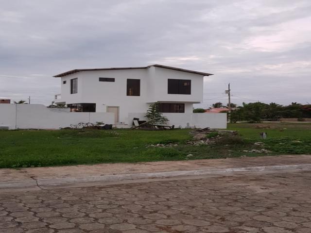 #591 - CASAS para Venta en Santa Elena - SE